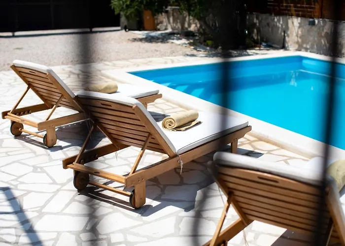 Marleku Vila Pakostane